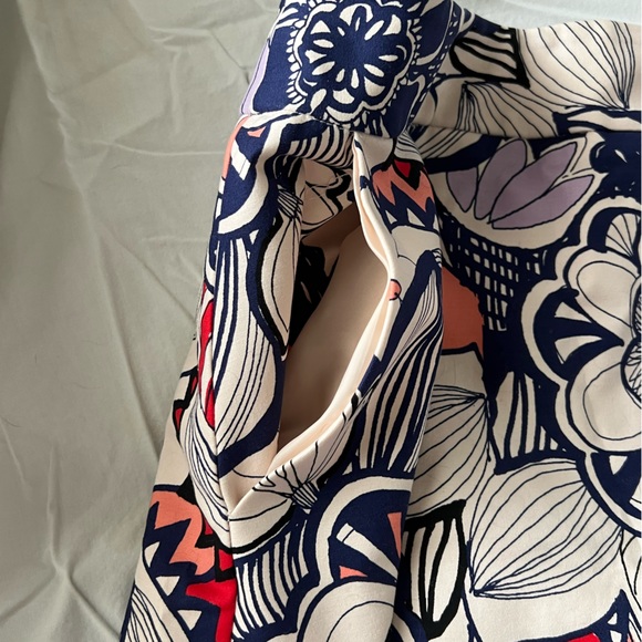 NWT Express Floral Skirt - Picture 2 of 5